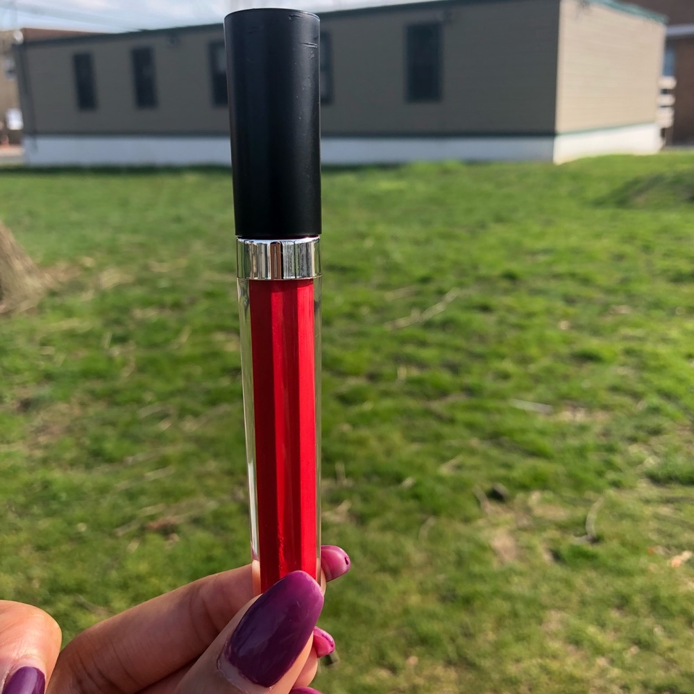 Red Velvet lipstick (red)